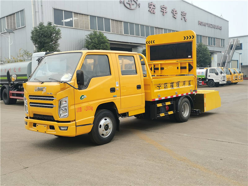 高速公路安全防線 防撞緩沖車的防護(hù)與救援使命